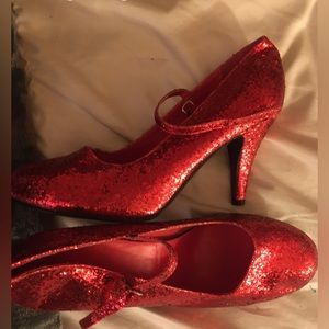 Womens red sparkly stiletto pumps.